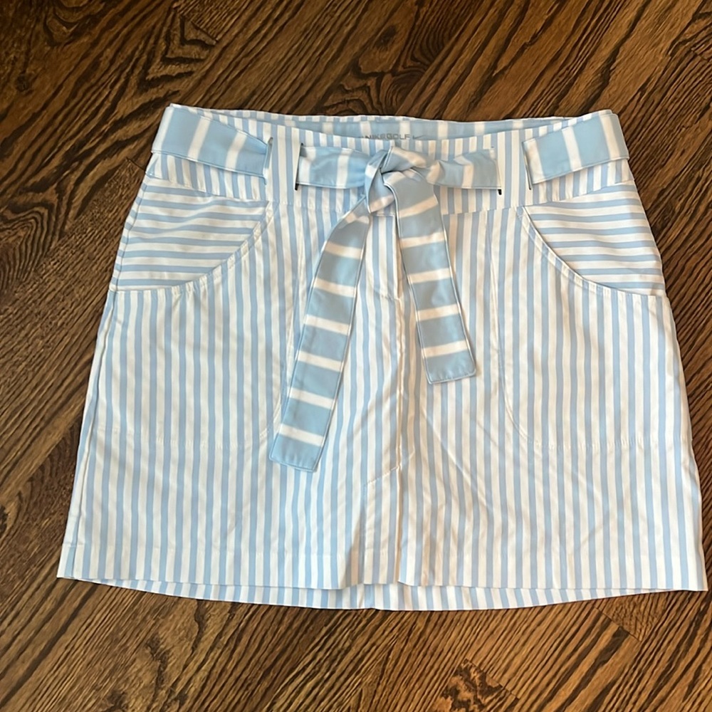 Nike blue and white woman’s golf skort